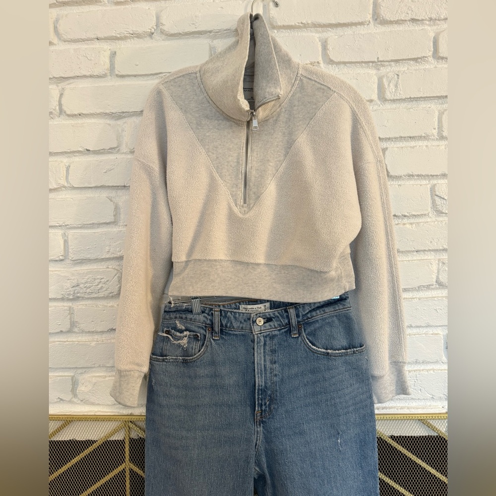 Abercrombie & Fitch XS Soft AF Cropped Zip Pull Over